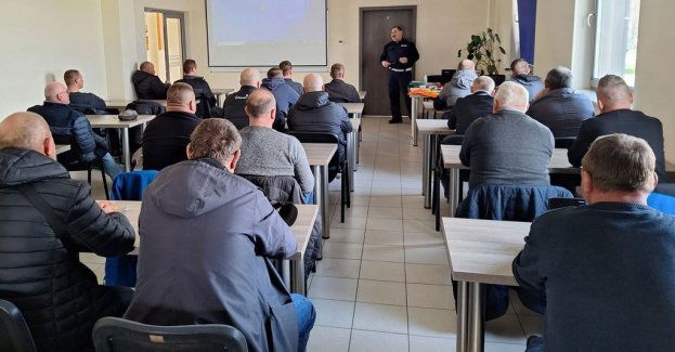 W Dniu Grzeczności za Kierownicą policjant spotkał się z kierowcami