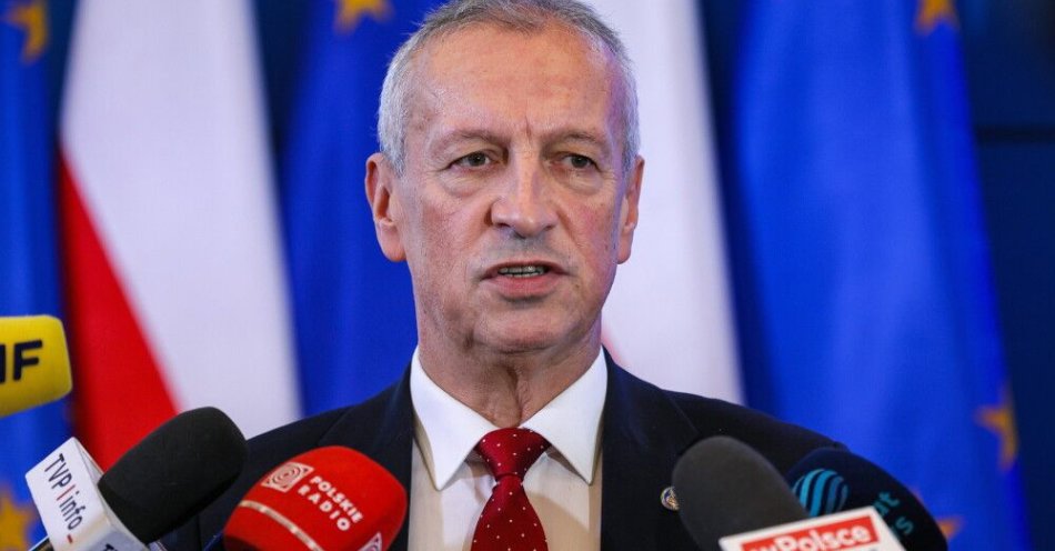 zdjęcie: Dobrzyński: ABW złożyła zawiadomienie do prokuratury po Radzie Bezpieczeństwa Narodowego / Warszawa, 03.02.2026. Rzecznik ministra koordynatora służb specjalnych Jacek Dobrzyński podczas wypowiedzi dla mediów w KPRM w Warszawie, 3 bm. Rano 3 bm. zatrzymany został wieloletni pracownik resortu obrony podejrzewany o współpracę z obcym wywiadem. (mr) PAP/Paweł Supernak