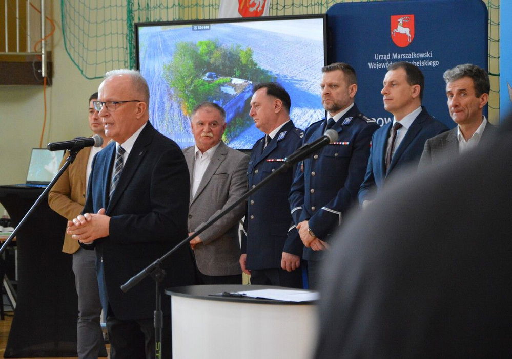 zdjęcie: Policja na targach pracy w Tomaszowie Lubelskim / fot. KPP Tomaszów Lubelski