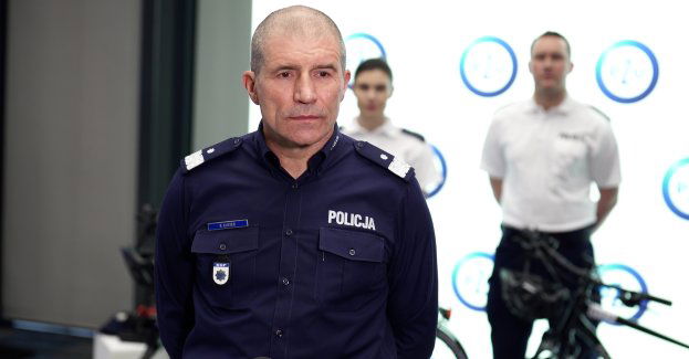 Coraz więcej rowerzystów porusza się po polskich drogach. Tylko co czwarty jeździ w kasku