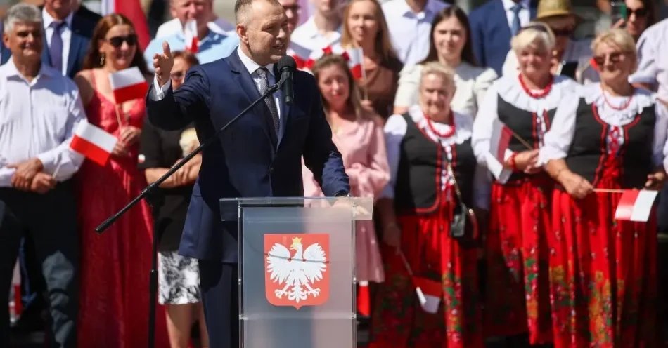 zdjęcie: Nawrocki: pilnowanie żyrandoli jest nie dla mnie / Skawina, 09.08.2026. Prezydent RP Karol Nawrocki przemawia na spotkaniu z mieszkańcami powiatu krakowskiego w miejscowości Skawina, 9 bm. (mr) PAP/Łukasz Gągulski