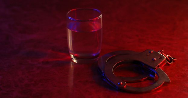 Policja zatrzymała pijanego ojca, który opiekował się dzieckiem