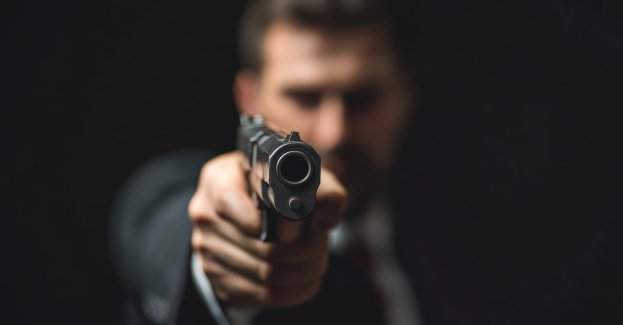 W czasie awantury domowej mężczyzna użył pistoletu śrutowego, trafił córkę