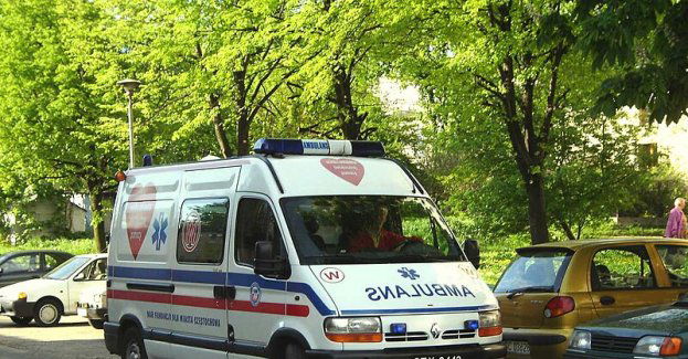 Kierowca jechał za karetką pogotowia tzw. korytarzem życia – odpowie przed sądem