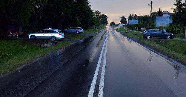 W czasie wyprzedzania kierowca opla potrącił cyklistkę