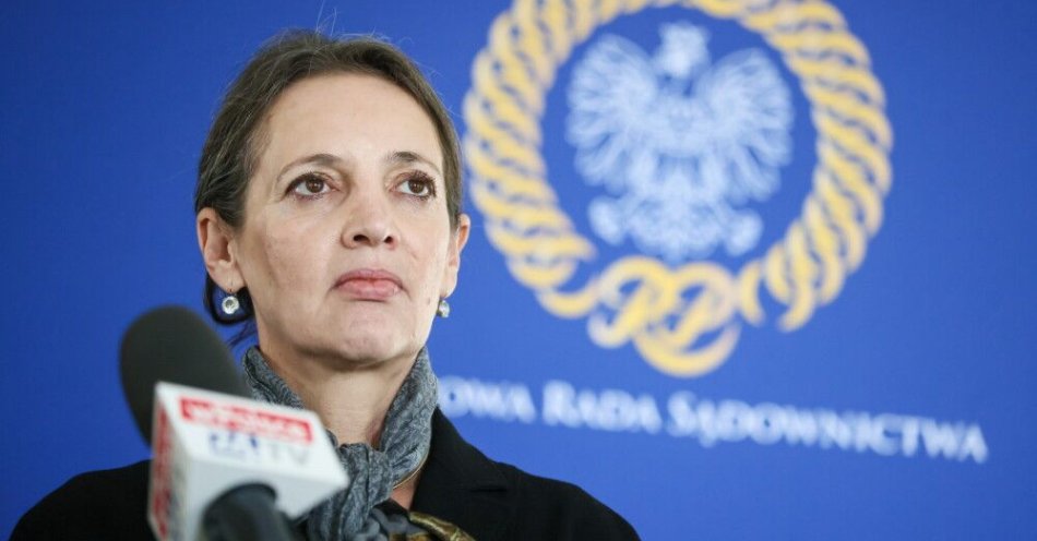 zdjęcie: Pawełczyk-Woicka: policja ograniczyła mi dostęp do siedziby KRS / Warszawa, 21.03.2025. Przewodnicząca Krajowej Rady Sądownictwa Dagmara Pawełczyk-Woicka podczas briefingu prasowego nt. powołania przez KRS Komisji ds. monitorowania naruszeń niezawisłości sędziów i asesorów sądowych w Rzeczypospolitej Polskiej, 21 bm. w siedzibie KRS w Warszawie. (ad) PAP/Leszek Szymański