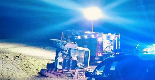 Policjanci pracowali na miejscu śmiertelnego wypadku podczas prac polowych