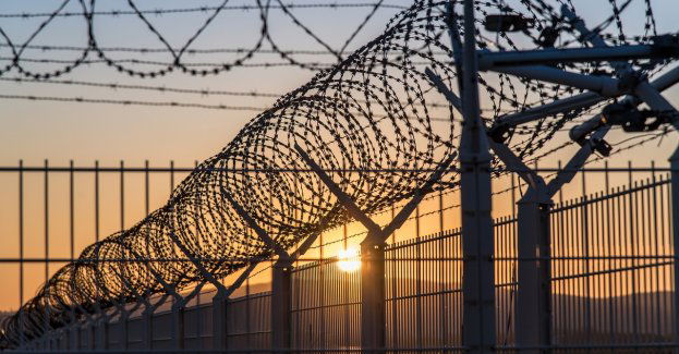 Zatrzymali poszukiwanych. Trzech pojechało do zakładu karnego a czwarty na badania do szpitala