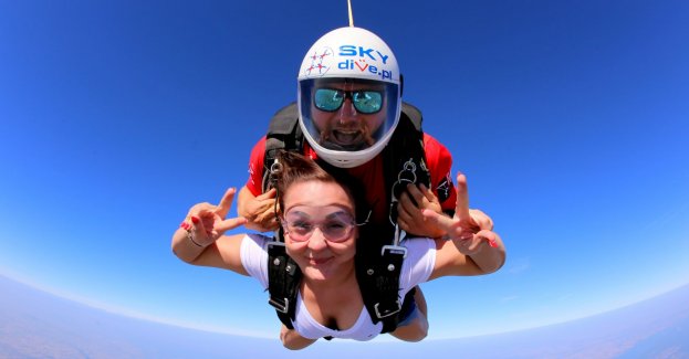 Skoki spadochronowe w tandemie - pomysł na wyjątkowy prezent!