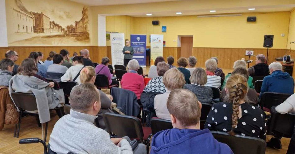 zdjęcie: Seniorzy na szkoleniu o bezpieczeństwie w Oleśnie / fot. KPP Olesno