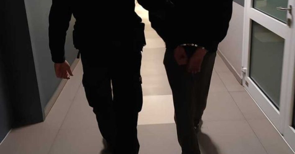 zdjęcie: Dzielnicowi w Opocznie zatrzymali mężczyznę z amfetaminą / fot. KPP w Opocznie