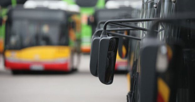 Policja poszukuje mężczyzny, który ostrzelał miejski autobus w Warszawie