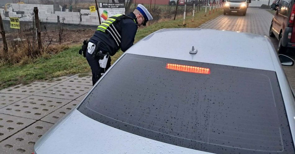 zdjęcie: Mikołajki z pomorską drogówką: prezenty i bezpieczeństwo / fot. KPP w Kościerzynie