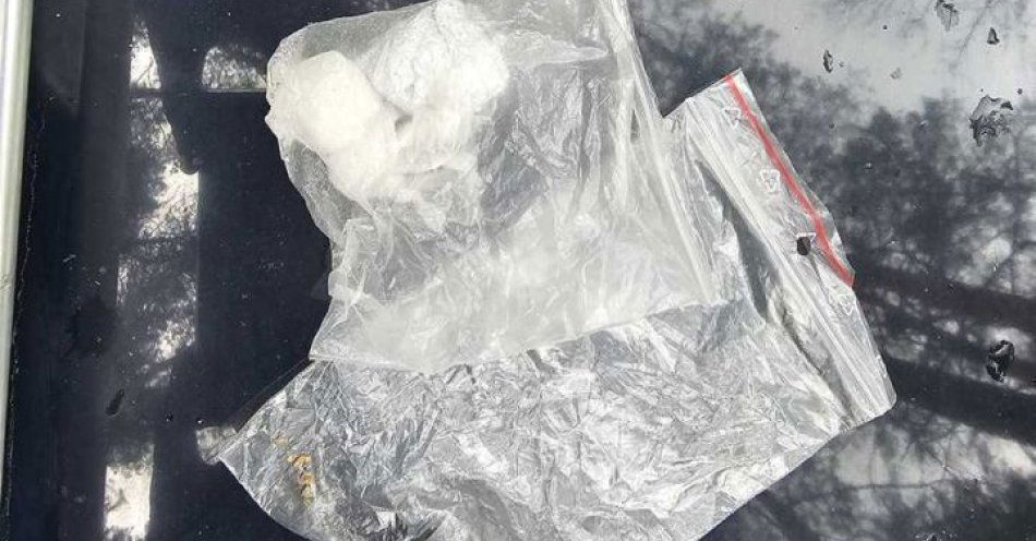 zdjęcie: Policyjny pościg we Włoszczowie zakończony zatrzymaniami i narkotykami / fot. KPP Włoszczowa