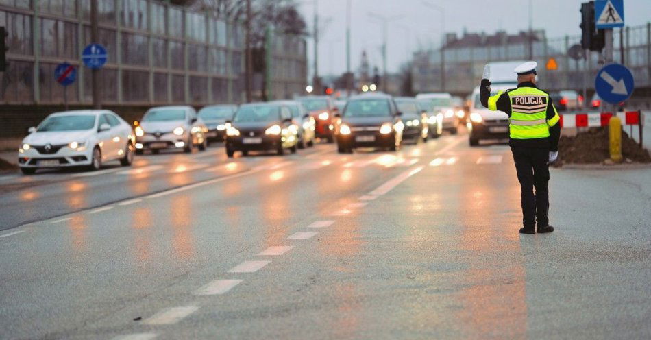 zdjęcie: Uwaga kierowcy utrudnienia na skrzyżowaniu w Skierniewicach / fot. KMP w Skierniewicach