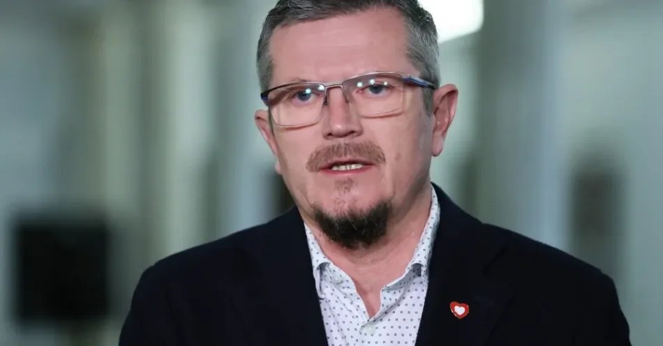 zdjęcie: Wiceszef MSZ: jeśli Romanowski jest w Naddniestrzu, z punktu widzenia dyplomacji ruchy są mocno ograniczone / Warszawa, 08.11.2024. Zastępca przewodniczącej komisji, poseł KO Marcin Bosacki podczas konferencji prasowej członków sejmowej Komisji Śledczej ds. inwigilacji systemem Pegasus w Sejmie w Warszawie, 8 bm. (jm) PAP/Leszek Szymański