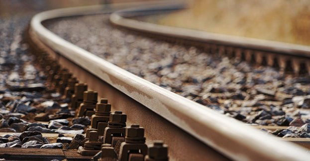 Linia kolejowa nr 6 – konsultacje