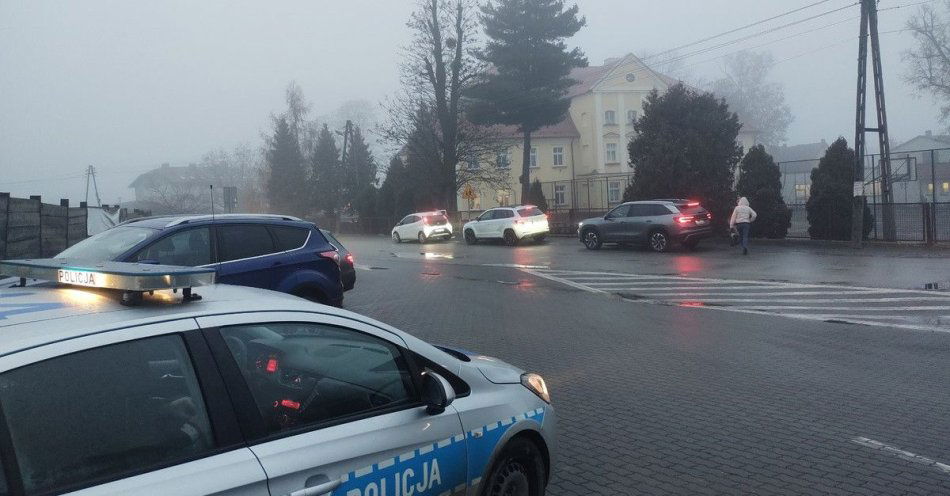 zdjęcie: Kontrole policji w Kochanowicach dla bezpieczeństwa dzieci / fot. KPP w Lublińcu