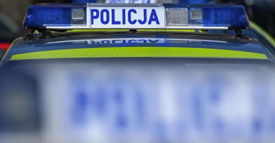 zdjęcie: Policja: zatrzymano Romana Ż. w związku ze śledztwem Zondacrypto / Przemyśl, 23.03.2026. Policyjny radiowóz podczas wizyty prezydenta Węgier Tamasa Sulyoka i prezydenta RP Karola Nawrockiego w Przemyślu w ramach obchodów Dnia Przyjaźni Polsko-Węgierskiej, 23 bm. (dd/ibor) PAP/Darek Delmanowicz