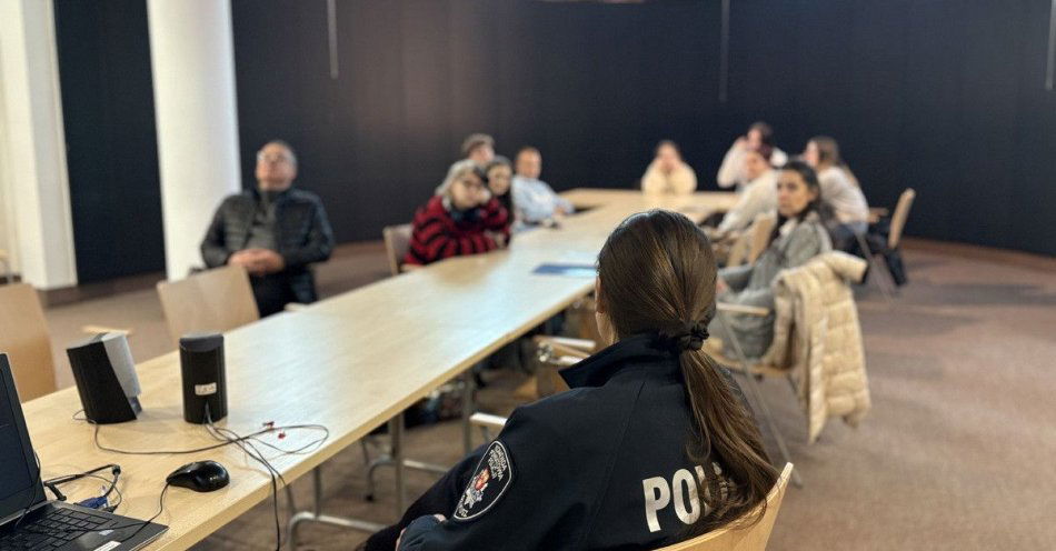 zdjęcie: Policja o cyberprzemocy: młodzież w Komendzie w Olkuszu / fot. KMP w Olkuszu