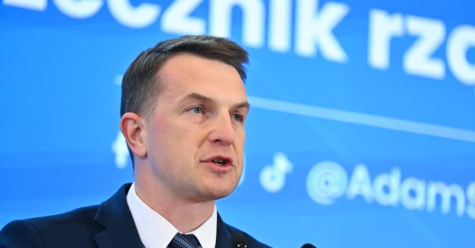 zdjęcie: Rzecznik rządu o prezydenckiej ustawie o Polskim Funduszu Inwestycji Obronnych: jest o niczym / Warszawa, 10.03.2026. Rzecznik rządu Adam Szłapka na konferencji prasowej po posiedzeniu Rady Ministrów w siedzibie KPRM w Warszawie, 10 bm. (amb) PAP/Piotr Nowak