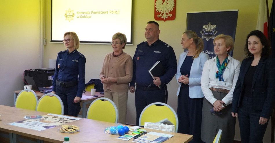 zdjęcie: Debata w Gołdapi: jak chronić seniorów przed oszustami / fot. KPP w Gołdapi