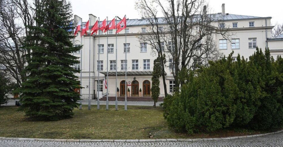 zdjęcie: Na nadzwyczajnym posiedzeniu zebrał się rządowy Komitet ds. Bezpieczeństwa Narodowego / Warszawa, 18.11.2025. Nadzwyczajne posiedzenie rządowego Komitetu do spraw Bezpieczeństwa Narodowego z udziałem dowódców wojskowych, szefów służb i przedstawiciela prezydenta, 18 bm. przy ul. Klonowej w Warszawie. Posiedzenie komitetu dotyczyło dwóch incydentów na trasie kolejowej Warszawa–Lublin. Prawdopodobieństwo, że stało się to na zlecenie obcych służb, jest bardzo wysokie. (aldg) PAP/Radek Pietruszka