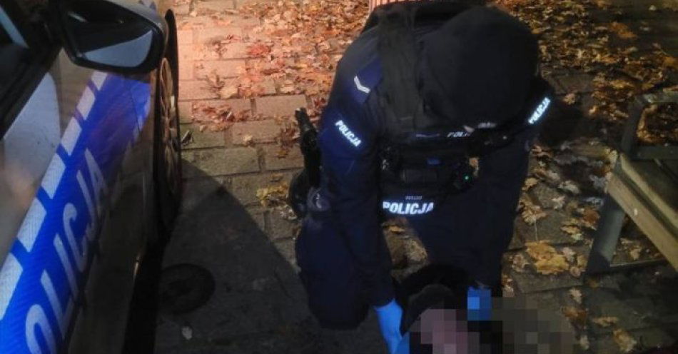 zdjęcie: Policjanci z Sopotu uratowali mężczyznę podczas ataku epilepsji / fot. KMP w Sopocie