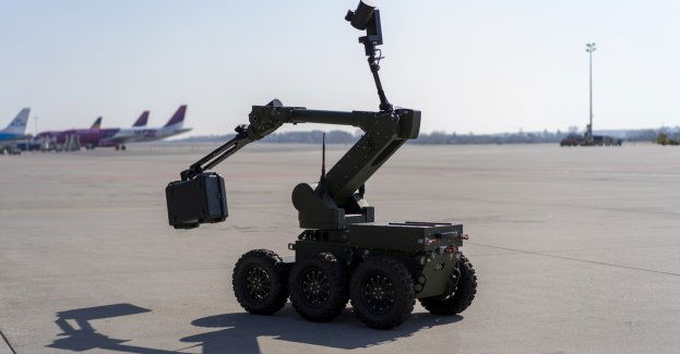 Kolejne dwie osoby pozostawiły na lotnisku swoje bagaże