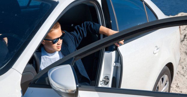 15-latek z Bytowa zabrał matce auto, uszkodził blokujący mu drogę radiowóz