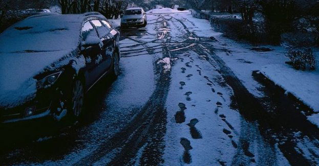 Na drogach śnieg i błoto pośniegowe; trudne warunki do jazdy