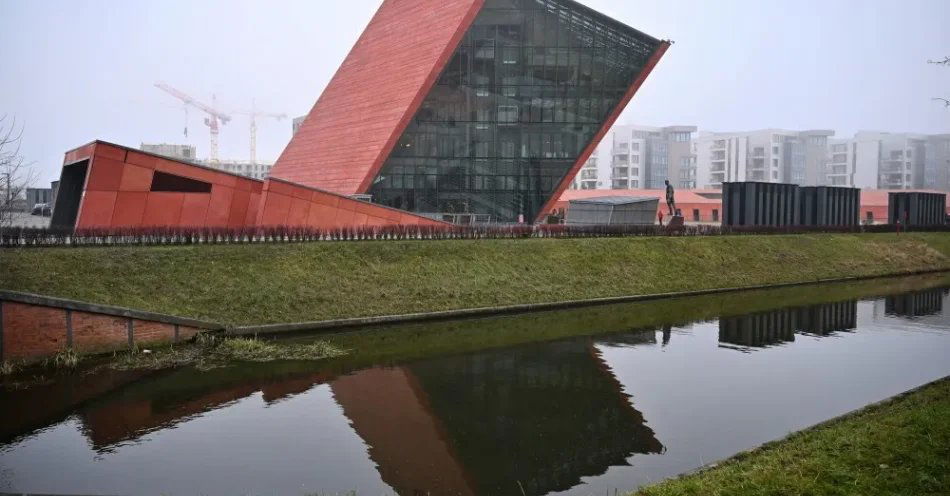 zdjęcie: Prokuratura umorzyła śledztwo w sprawie apartamentów w Muzeum II Wojny Światowej / Gdańsk, 20.01.2025. Muzeum II Wojny Światowej w Gdańsku, 20 bm. Dzisiaj odbyła się konferencja posłów KO pt.