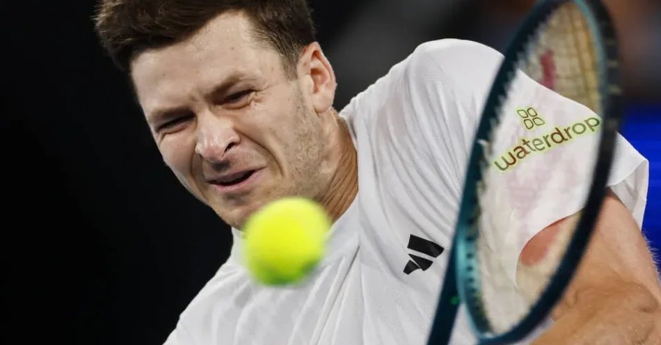 zdjęcie: We wtorek dla 4,8 mln uczniów rozpoczyna się nowy rok szkolny 2026/2027 / Hubert Hurkacz z reprezentacji Polski gra bekhend w swoim meczu singlowym w grupie F przeciwko Alexandrowi Zverevowi z reprezentacji Niemiec podczas czwartego dnia United Cup 2026 na Ken Rosewall Arena w Sydney w Australii, 05 stycznia 2026. EPA/MARK EVANS AUSTRALIA AND NEW ZEALAND OUT Dostawca: PAP/EPA.