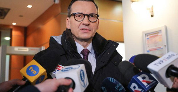 Prokuratura zarzuciła Morawieckiemu przekroczenie uprawnień ws. wyborów korespondencyjnych