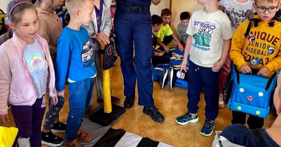 zdjęcie: Policja i gmina uczą dzieci bezpieczeństwa na drodze / fot. KPP w Strzyżowie fot. KPP Strzyżów