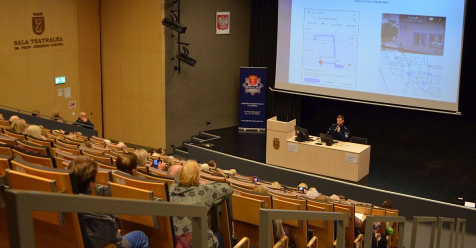zdjęcie: Debata z seniorami o ochronie przed oszustami / fot. KMP w Gdańsku
