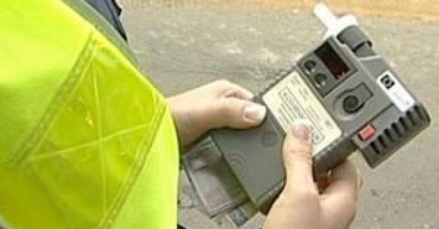 41-latek pił wcześniej alkohol, a mimo to wsiadł za kierownicę. Badanie wykazało 2,3 promila alkoholu w jego organizmie.