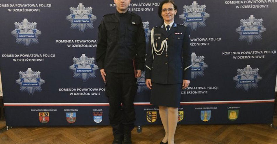 zdjęcie: Nowy posterunkowy Oliwier Sobol złożył ślubowanie w Dzierżoniowie / fot. KPP w Dzierżonowie