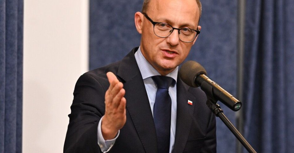 zdjęcie: Leśkiewicz: dojdzie do spotkania między prezydentem a wicepremierem Gawkowskim / Warszawa, 11.09.2025. Rzecznik prezydenta RP Rafał Leśkiewicz na konferencji prasowej po posiedzeniu Rady Bezpieczeństwa Narodowego w Pałacu Prezydenckim w Warszawie, 11 bm. Posiedzenie RBN dotyczyło naruszenia polskiej przestrzeni powietrznej przez rosyjskie bezzałogowce. (amb) PAP/Radek Pietruszka