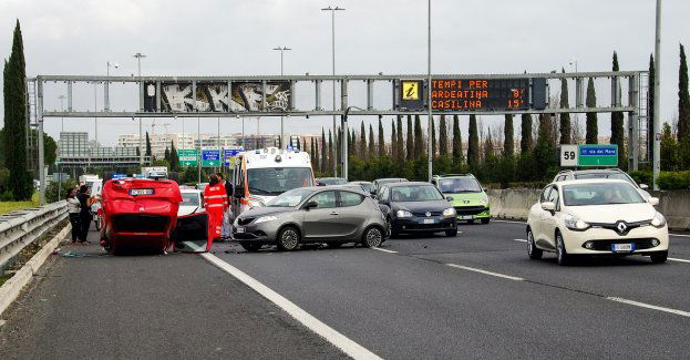 Zablokowana A1 w kierunku Gdańska w Brzeźnie Wielkim po śmiertelnym wypadku