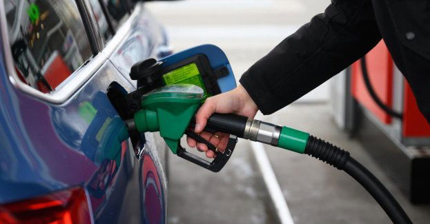 Po trwających miesiąc podwyżkach diesel i benzyna staniały