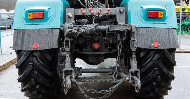 Zderzenie osobówki z ciągnikiem rolniczym