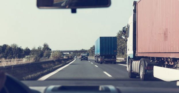 Ruch wahadłowy na DK11 po kolizji w powiecie średzkim