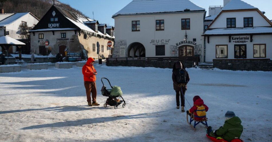 zdjęcie: IMGW: Nadchodzące dni będą zimne i słoneczne, miejscami temp. spadnie do minus 25 st. C / Kazimierz Dolny, 18.01.2026. Słoneczna i mroźna niedziela w Kazimierzu Dolnym, 18 bm. (aldg) PAP/Wojtek Jargiło