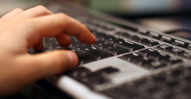 Oszustwa na platformach sprzedażowych.