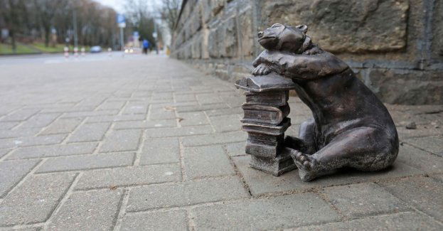 Figurki niedźwiadków bohaterami wielokulturowego miejskiego kalendarza na 2025 rok