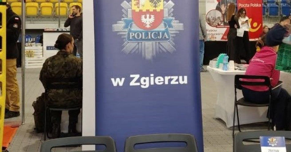 zdjęcie: X Targi Pracy w Zgierzu przyciągnęły pracodawców i policję / fot. KPP w Zgierzu