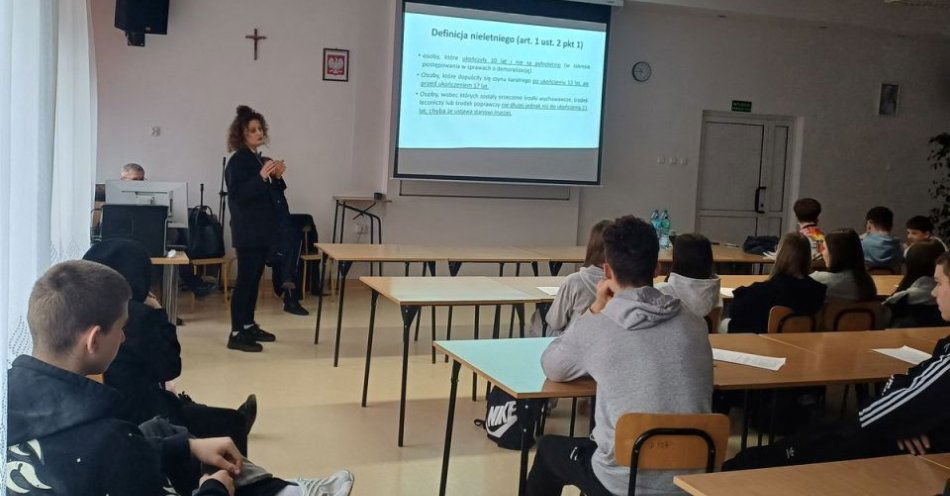 zdjęcie: Debata w Zespole Szkół o bezpieczeństwie młodzieży / fot. KPP w Przeworsku KPP Przeworsk