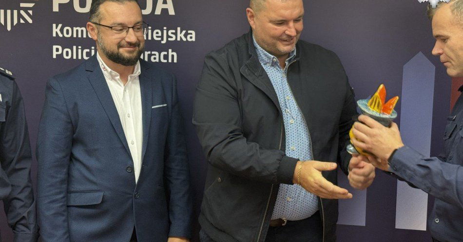 zdjęcie: Nowy sprzęt dla żorskiej policji po wsparciu lokalnych firm / fot. KMP w Żorach