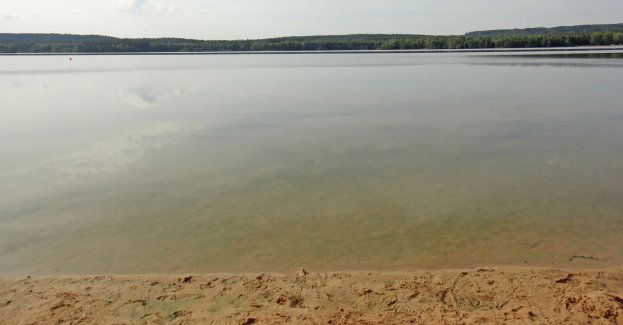 Odwołano zakaz kąpieli w Szczecinku nad jeziorem Trzesiecko